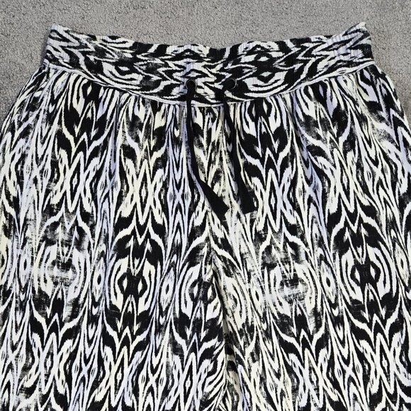 Roamans Linen Blend White Black Abstract Boho Pull On Wide Leg Cropped Pants - Picture 4 of 10